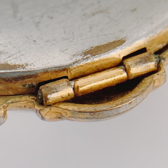 Antique Victorian Gold-Plated Shell Cameo Locket Pendant - 1880-1910 Vintage - Picture 8 of 10